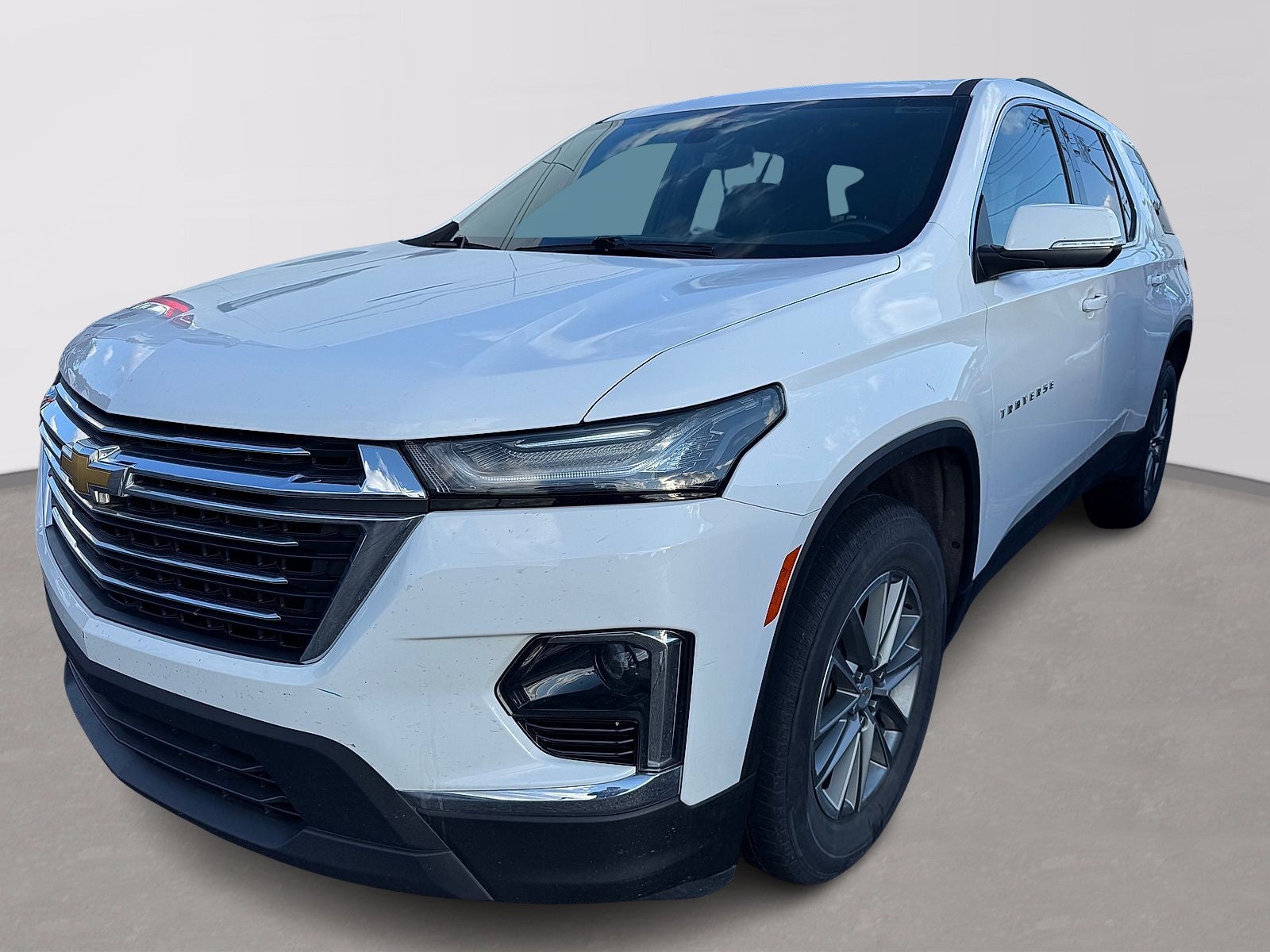 2023 Chevrolet Traverse LT Leather in Summit White — front three-quarter view