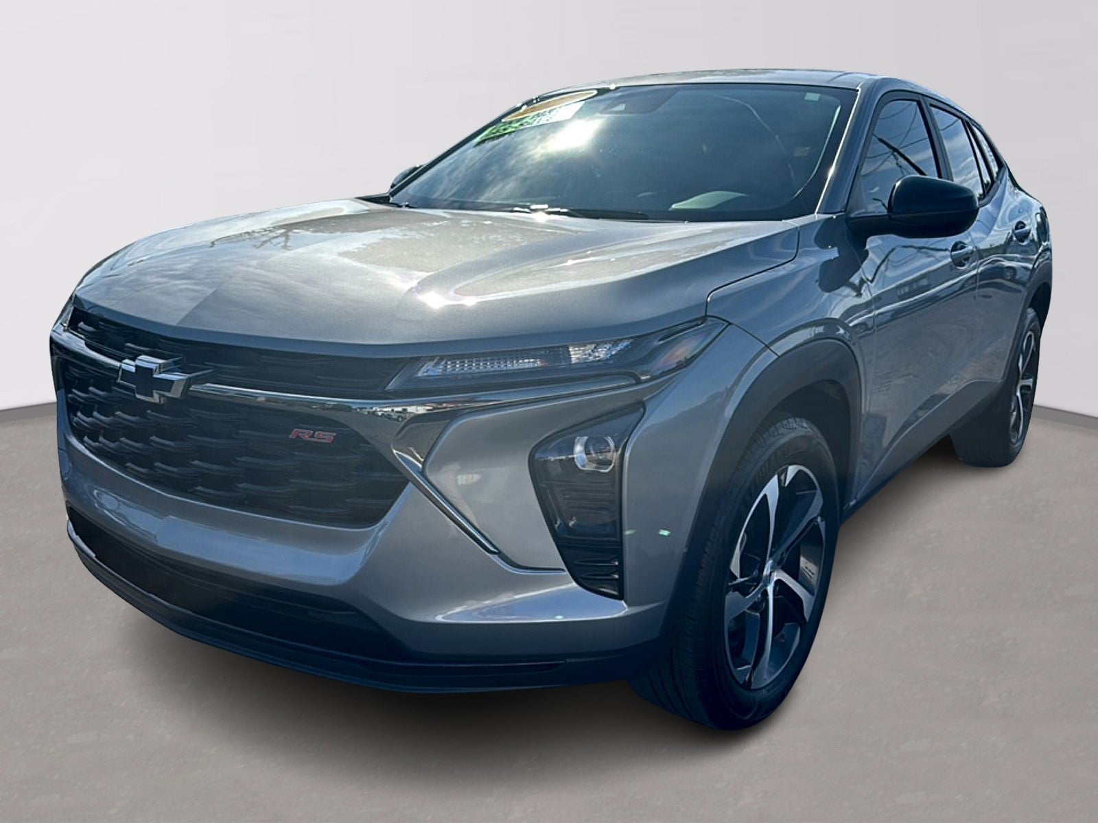 2025 Chevrolet Trax 1RS in Sterling Gray Metallic — front three-quarter view